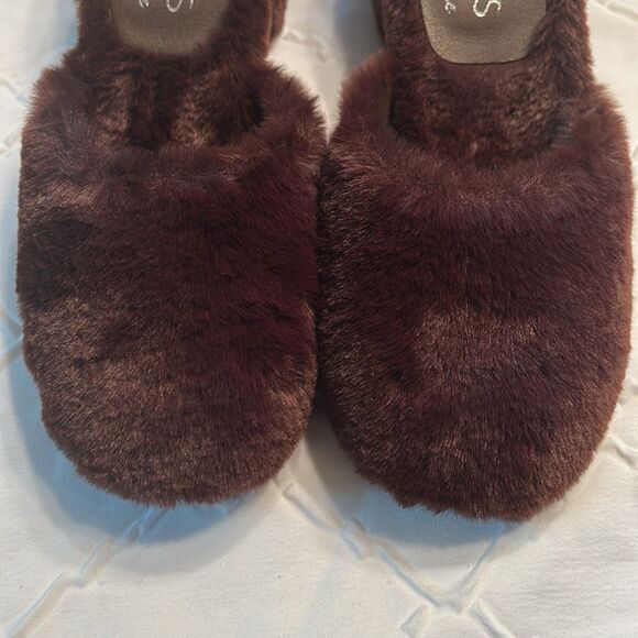 Coconuts by Matisse Brown Fuzzy Sandals - Picture 6 of 7